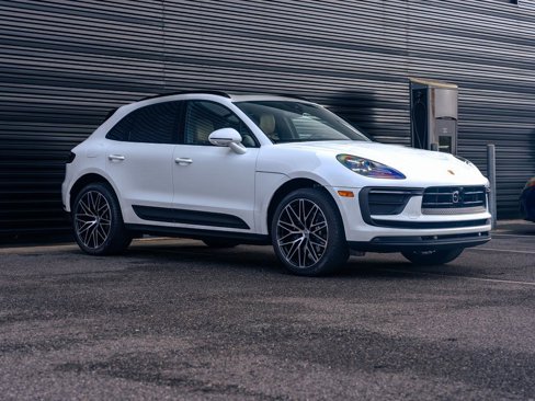 Used 2025 Porsche Macan image 11