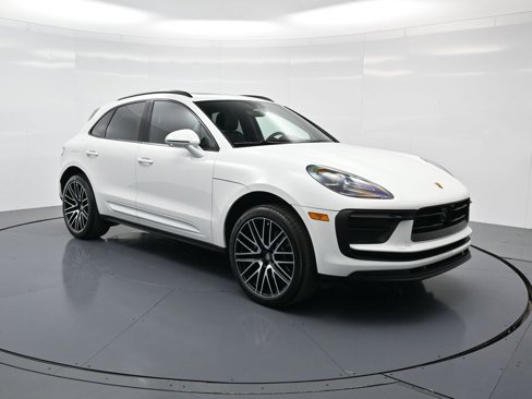 Certified 2025 Porsche Macan image 25
