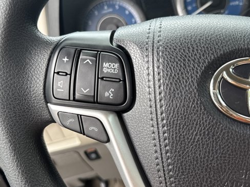 Used 2018 Toyota Sienna LE image 11