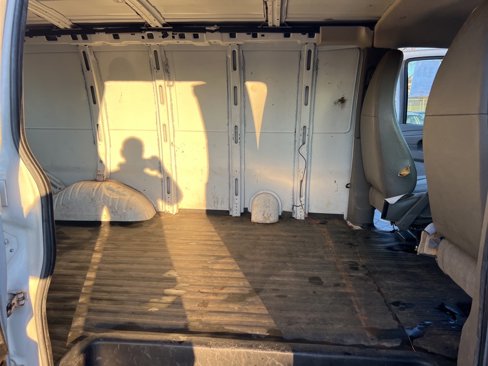 Used 2015 Chevrolet Express 2500 image 16