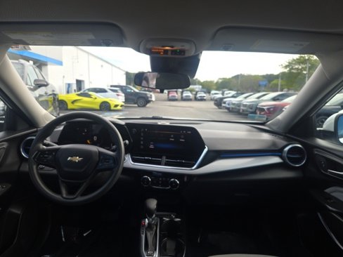Used 2024 Chevrolet Trax LT image 12