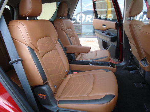 Used 2023 Nissan Pathfinder Platinum image 14
