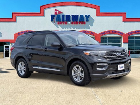 Used 2023 Ford Explorer XLT w/ Equipment Group 202A image 3