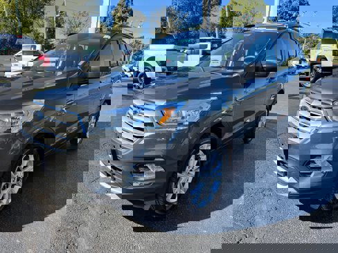 Used 2018 Ford Escape SE image 3
