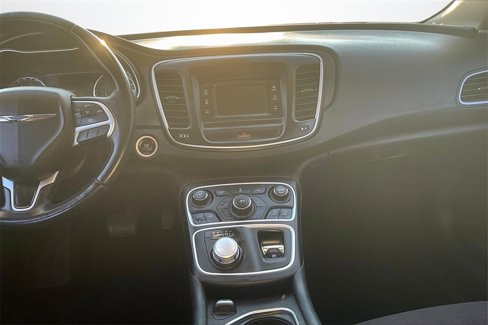 Used 2015 Chrysler 200 Limited w/ Convenience Group image 9