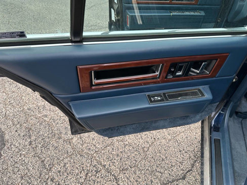 Used 1992 Cadillac Fleetwood Sedan image 16