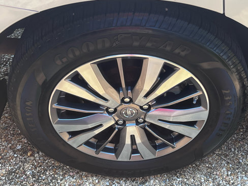 Used 2018 Nissan Pathfinder SV w/ SV Tech Package image 14