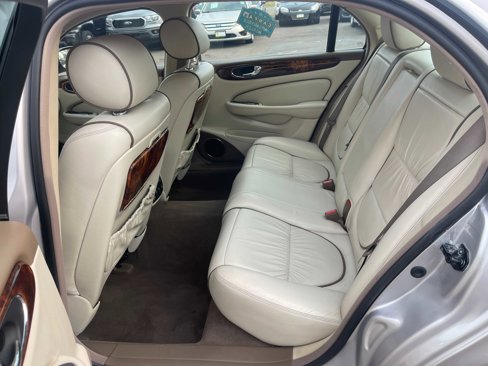 Used 2006 Jaguar XJ8 L image 10