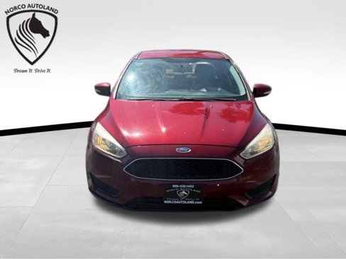 Used 2017 Ford Focus SE image 2