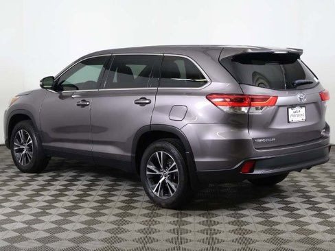 Used 2019 Toyota Highlander LE image 7