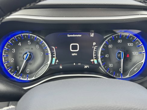 New 2025 Chrysler Voyager LX image 30