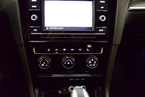 Used 2019 Volkswagen Golf S image 14