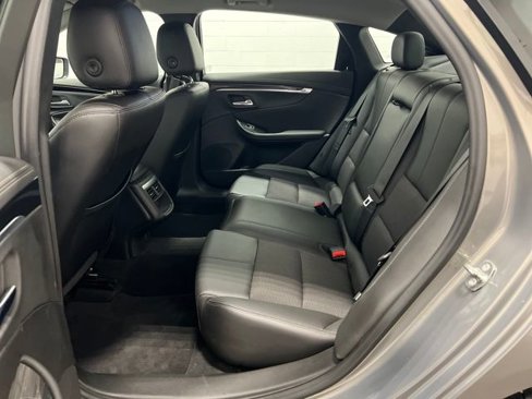 Used 2017 Chevrolet Impala LT w/ Convenience Package image 17