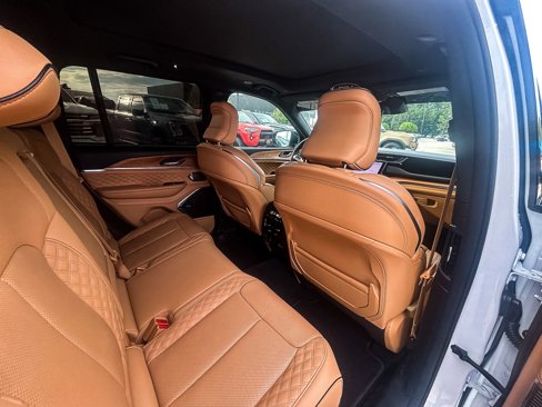 Used 2024 Jeep Grand Cherokee Summit image 24
