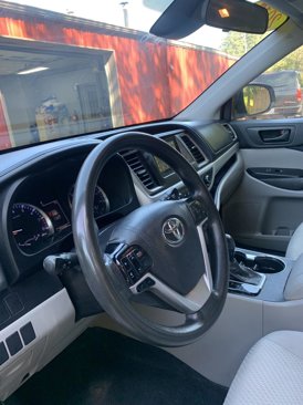 Used 2017 Toyota Highlander LE image 13