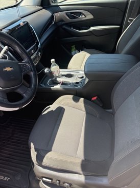 Used 2019 Chevrolet Traverse LT image 2