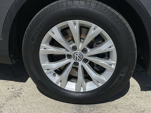 Used 2018 Volkswagen Tiguan S image 30