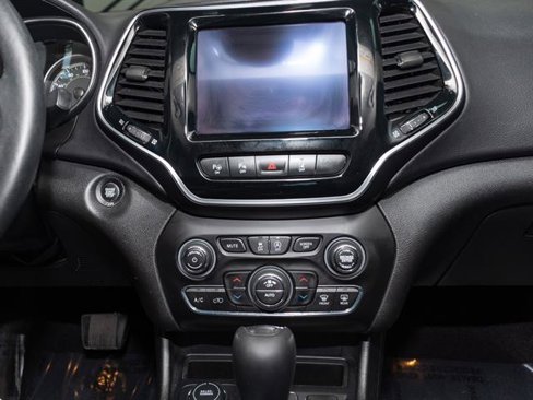 Used 2019 Jeep Cherokee Limited w/ Luxury Group image 11