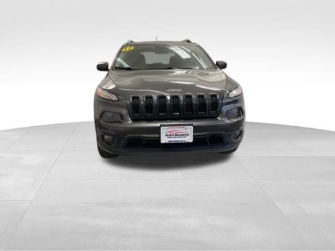 Used 2017 Jeep Cherokee Latitude w/ Cold Weather Group image 2