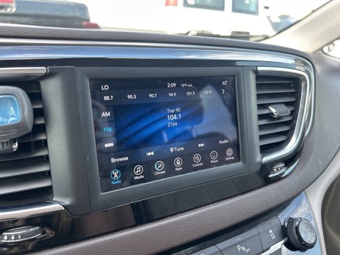 Certified 2018 Chrysler Pacifica Touring-L image 31