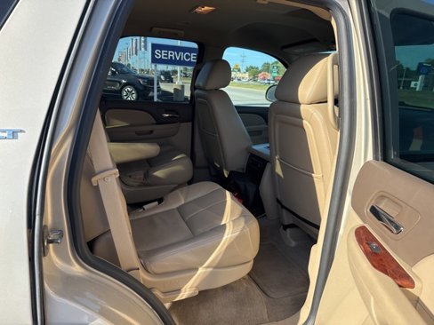 Used 2012 GMC Yukon SLT w/ SLT-2 Equipment Package image 9