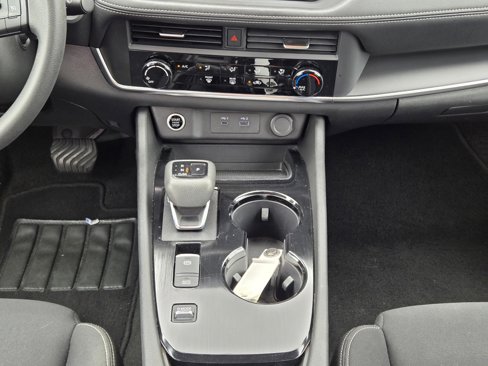 Used 2023 Nissan Rogue S image 15