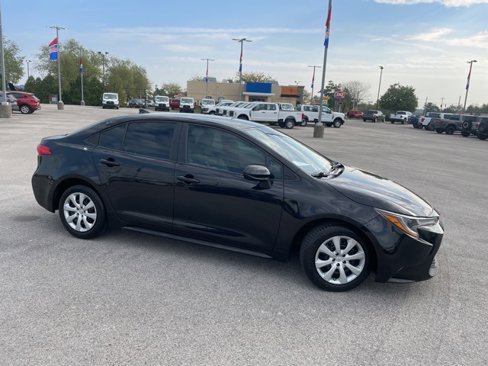 Used 2021 Toyota Corolla LE image 2