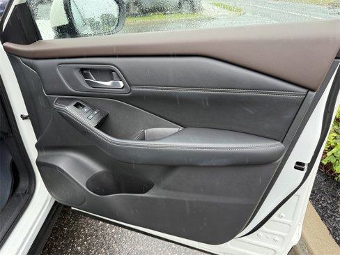 Certified 2022 Nissan Rogue SV w/ SV Premium Package image 31