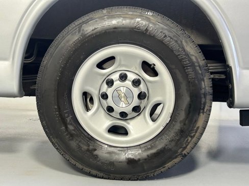 Used 2019 Chevrolet Express 2500 image 30
