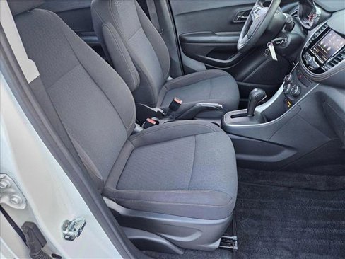 Used 2022 Chevrolet Trax LS w/ Tint and Cruise Package image 19