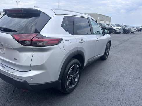 Used 2024 Nissan Rogue SV w/ SV Premium Package image 25
