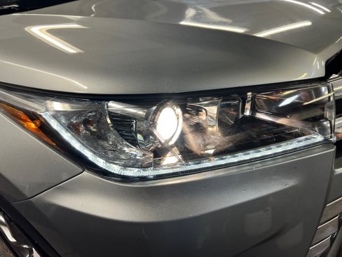 Used 2017 Toyota Highlander Limited image 28