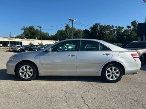 Used 2011 Toyota Camry XLE image 2