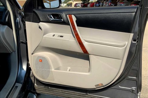 Used 2012 Toyota Highlander Limited image 22