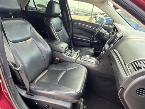 Used 2019 Chrysler 300 Limited image 41