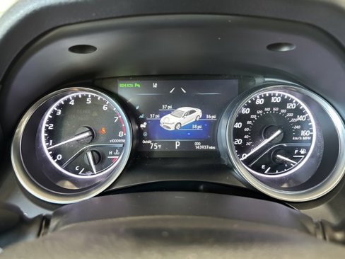 Used 2018 Toyota Camry XLE image 14