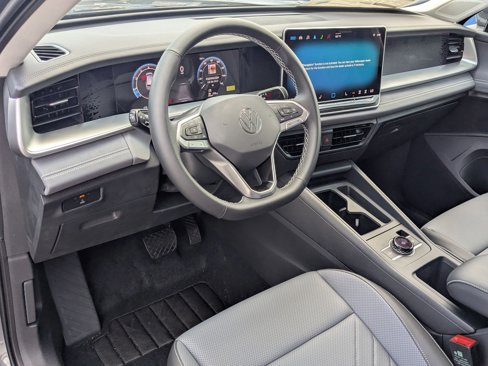 New 2025 Volkswagen Tiguan SE image 16