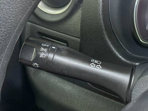 Used 2018 Nissan Versa SV image 28