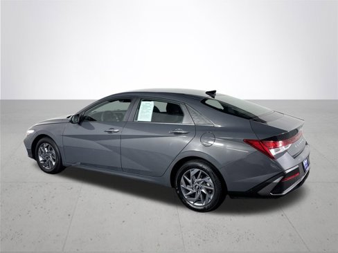 Used 2024 Hyundai Elantra Blue image 8