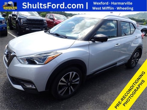 Used 2019 Nissan Kicks SR image 1