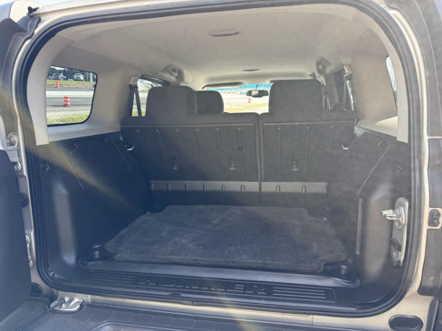 Used 2009 HUMMER H3 image 10