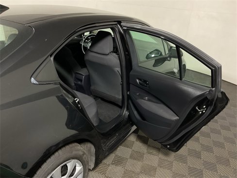Used 2022 Toyota Corolla LE image 31