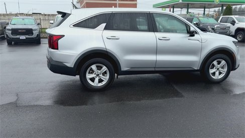 Used 2021 Kia Sorento LX image 9