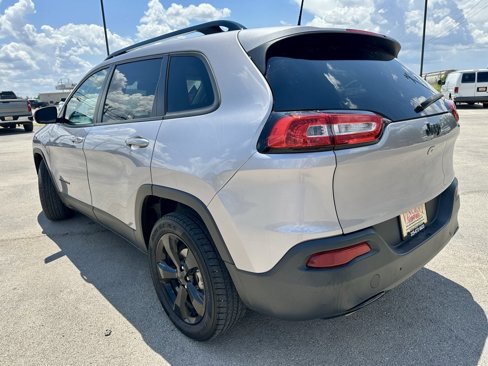 Used 2018 Jeep Cherokee Latitude w/ Altitude Package image 3