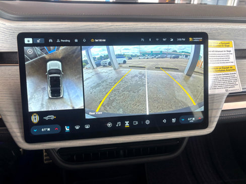 Used 2025 Rivian R1S Premium image 21