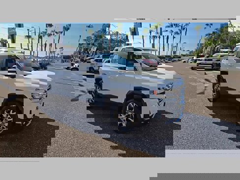 Used 2021 GMC Acadia SLT w/ Preferred Package image 18