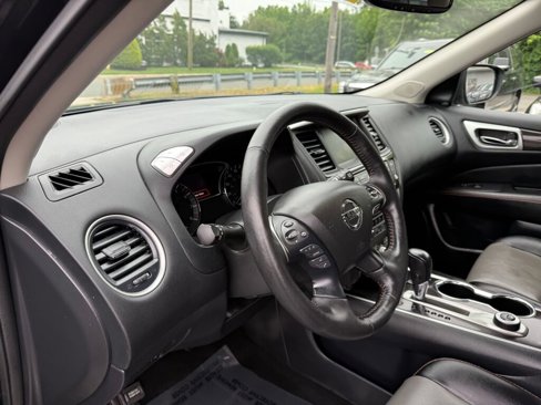 Used 2019 Nissan Pathfinder SL image 12