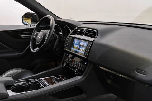 Used 2017 Jaguar F-PACE Prestige image 18