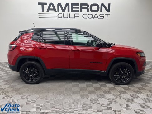 Used 2024 Jeep Compass Latitude w/ Convenience Group image 4