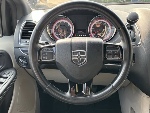 Used 2019 Dodge Grand Caravan SXT image 23